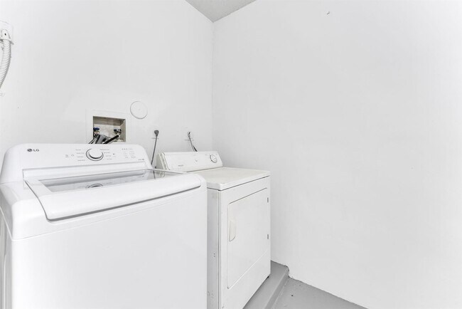 Foto del edificio - 2444 Raleigh St