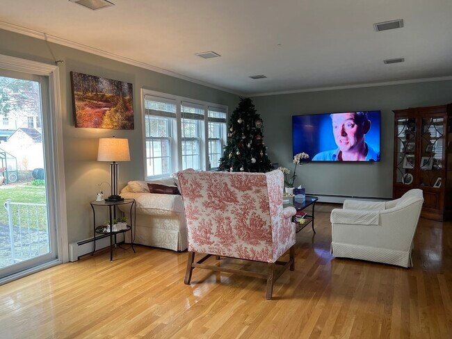 Building Photo - 32 Bobolink Rd