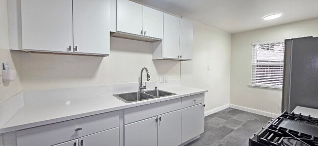 Building Photo - 1930 Hemlock St