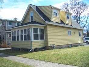 Building Photo - 35 Langslow St