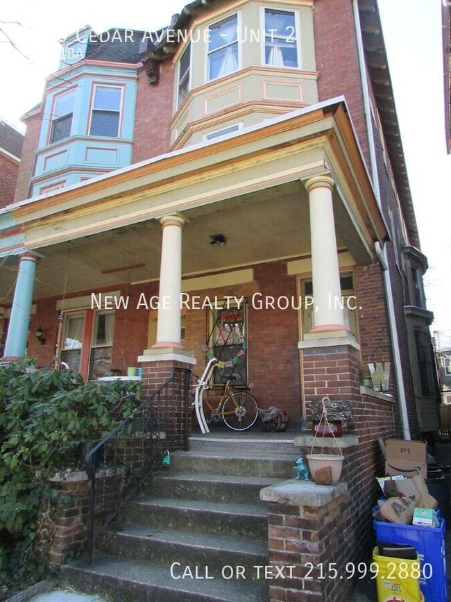 Building Photo - Large 2 bedroom, 1 bathroom apartment loca...