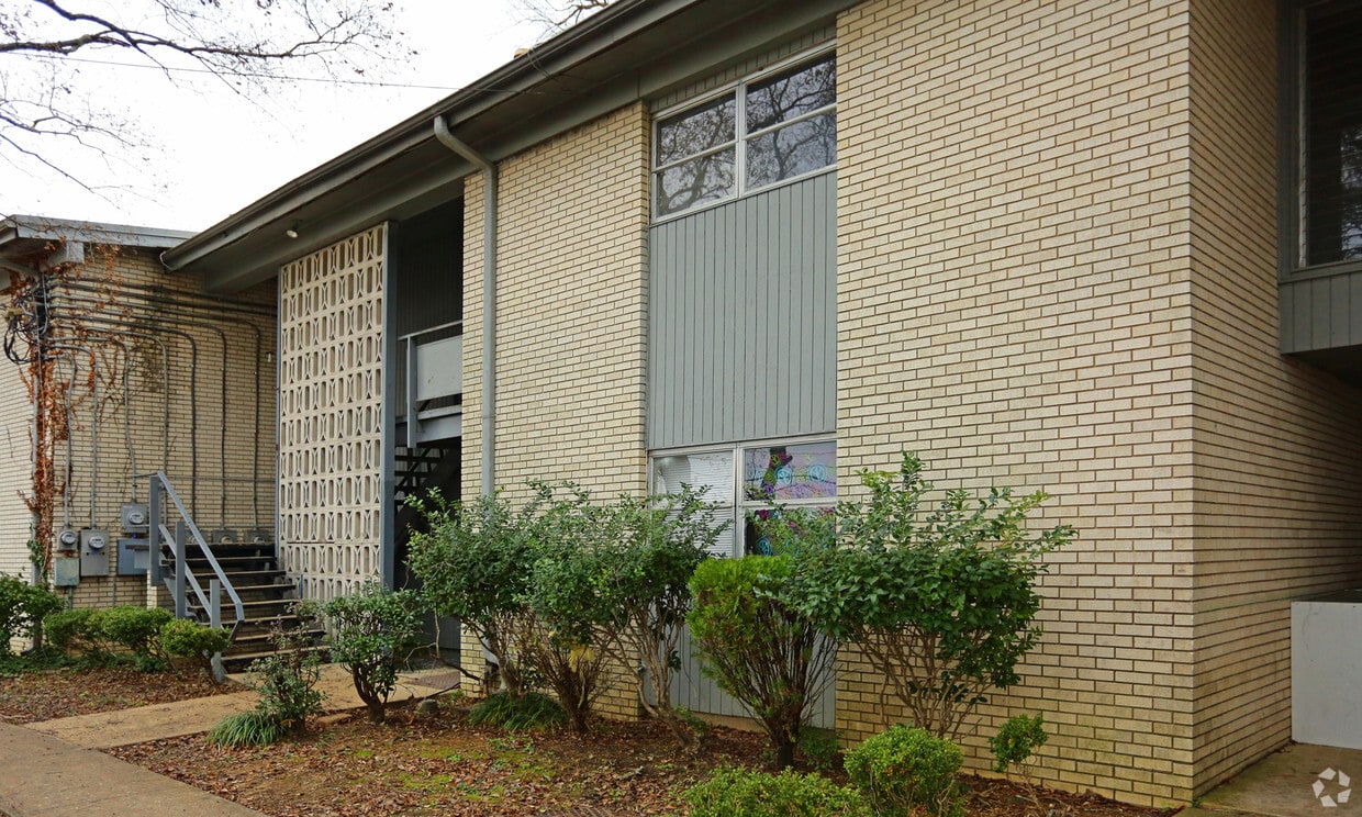 Building Photo - The Rosa Apartments