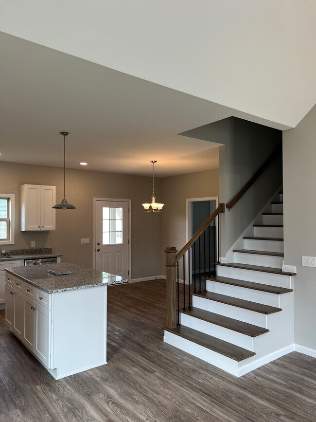 Building Photo - 148 Apache Ln