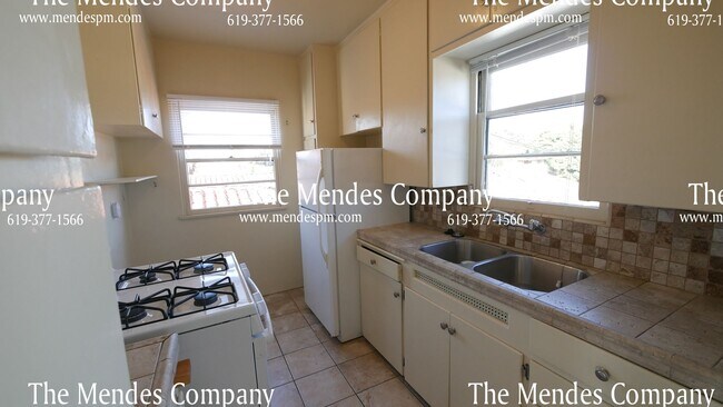 Building Photo - 4856 Lotus St