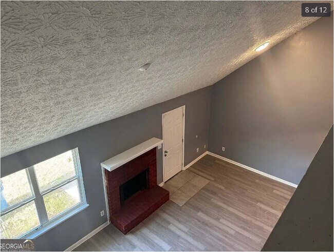 Foto del edificio - Room in Apartment on River Park Dr