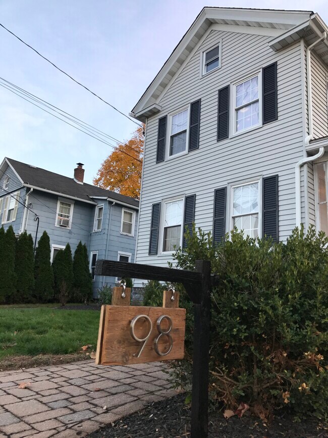 Building Photo - 98 Eden Ave