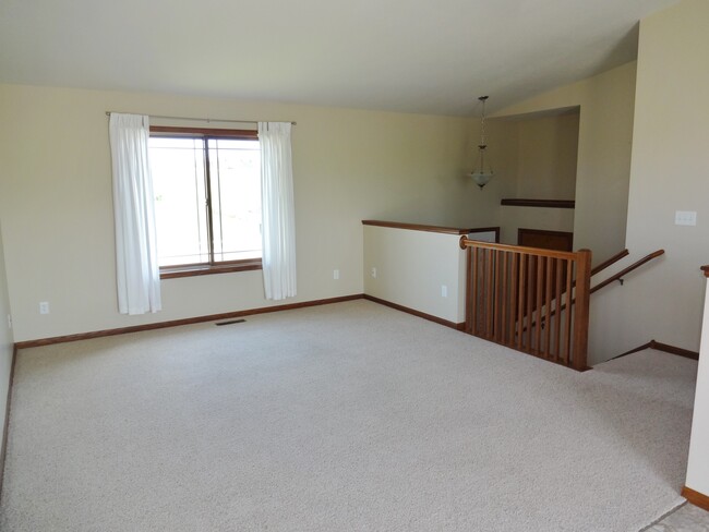 Building Photo - 5179 Castleview Dr NW