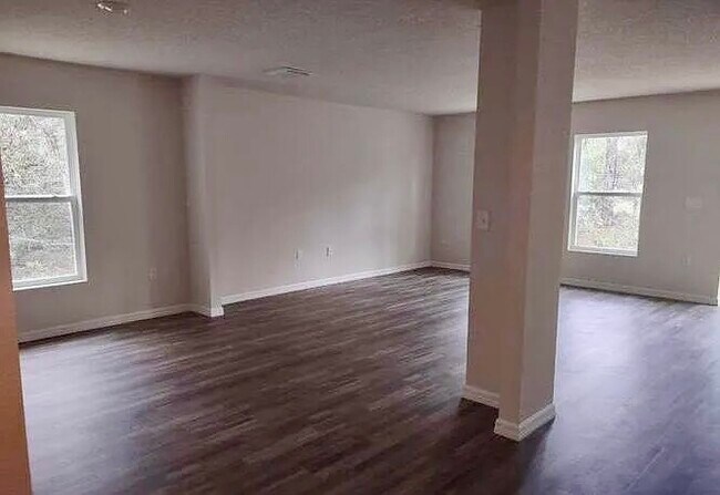 Foto del edificio - 6248 N Chestnut Terrace