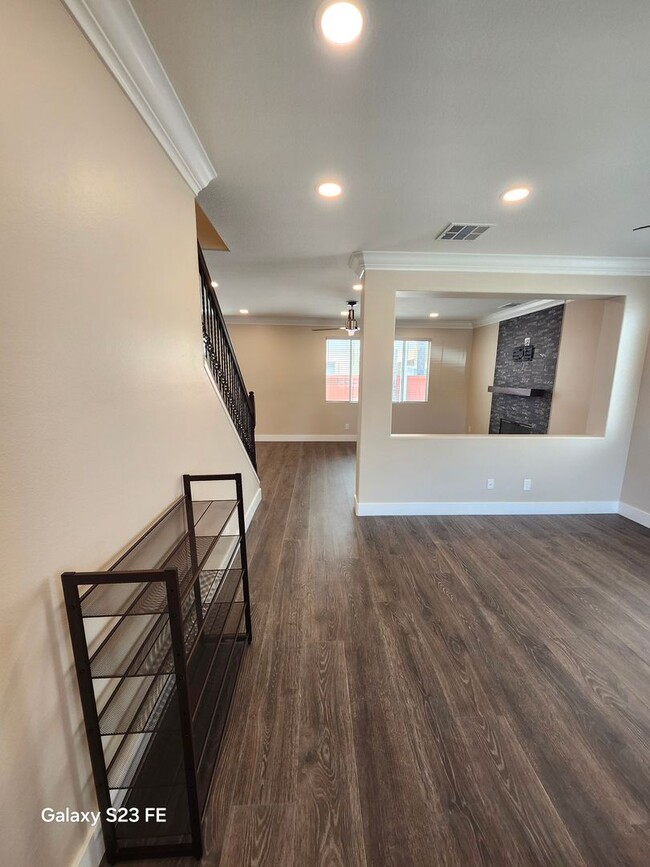 Building Photo - Stunning Newly Remodeled 4-Bedroom Home in...