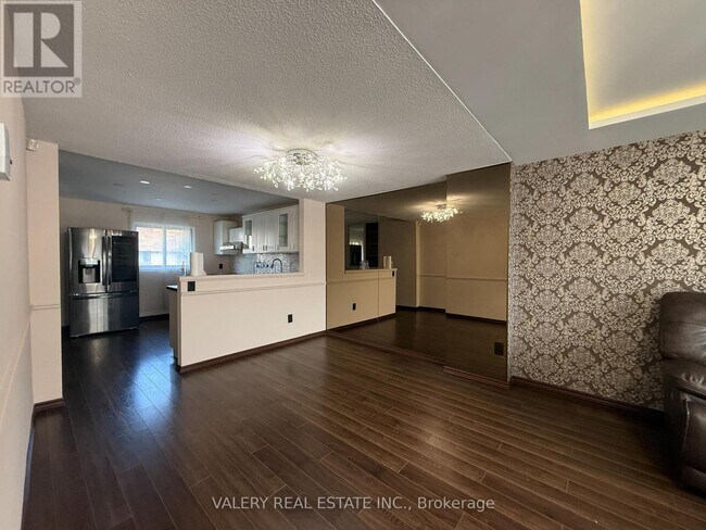 Building Photo - 180 Mississauga Vly Blvd