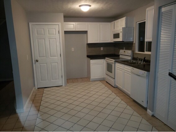 Building Photo - 3922 Jerome Ct