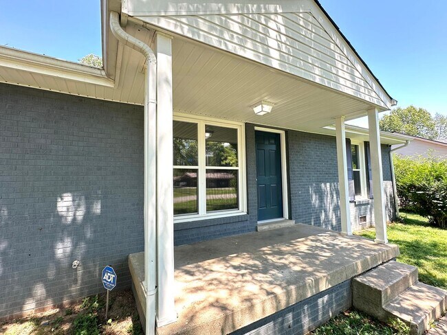 Building Photo - 9 Donelson Dr