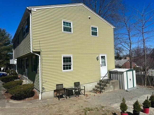 Foto del edificio - 24 Waverly Ln