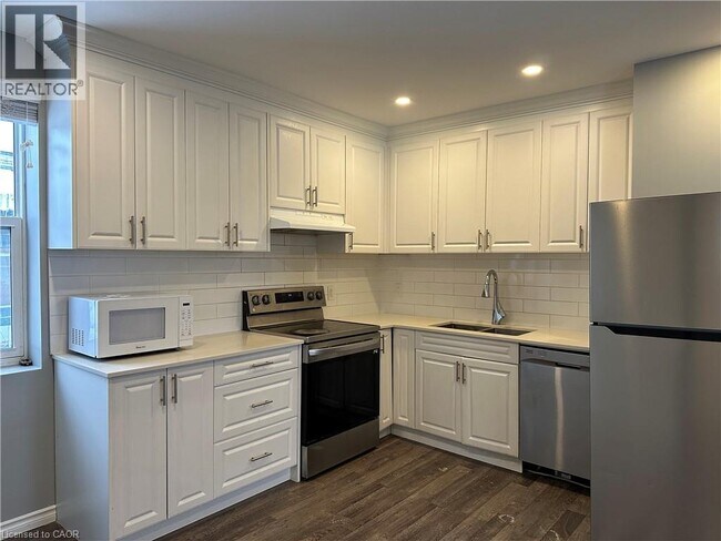 Building Photo - 80 Glen Rd