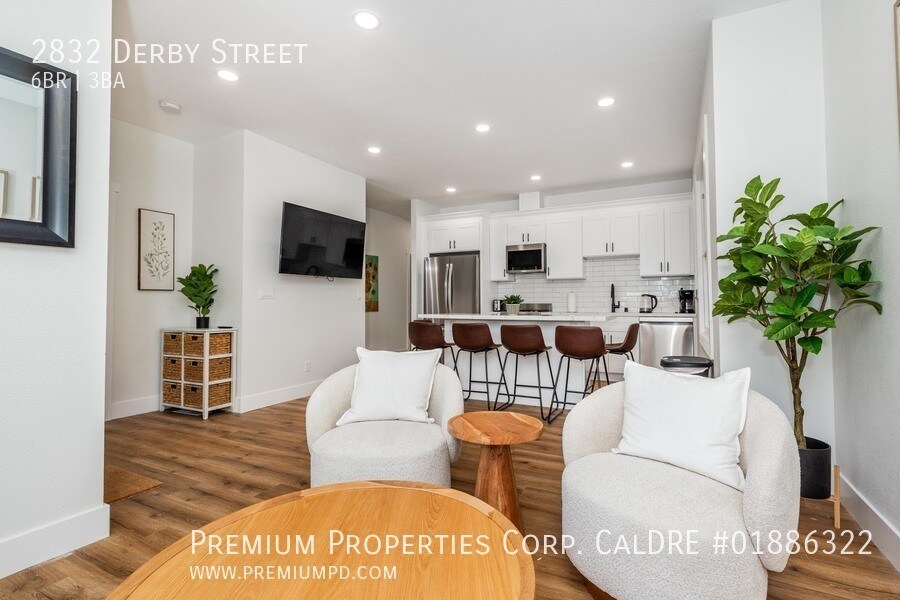 Foto principal - 2832 Derby St