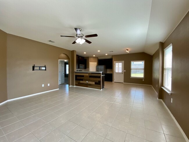 Foto del edificio - 466 Eagle Brook Ln