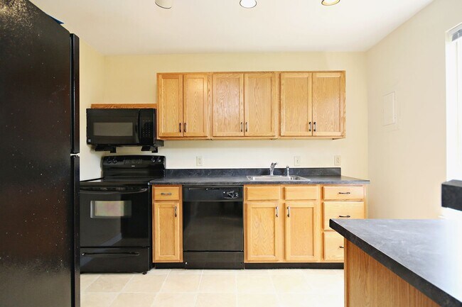 Building Photo - Pet-Friendly Villas at Southern Ridge Apartment