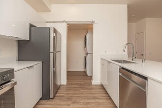1x1 Kitchen and Laundry Room - Mossdale Landing