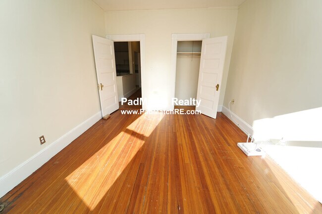 Building Photo - 1595 Beacon St