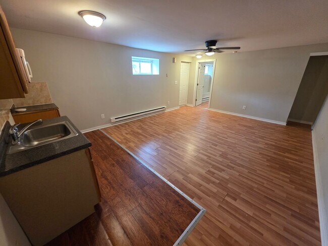 Foto del edificio - 7038 Forrest Ave
