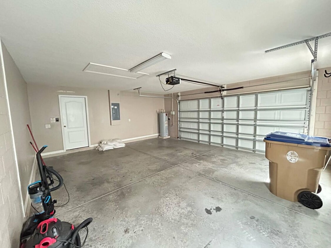 Primary Photo - Beautiful 3 Bedroom 2 Bathroom