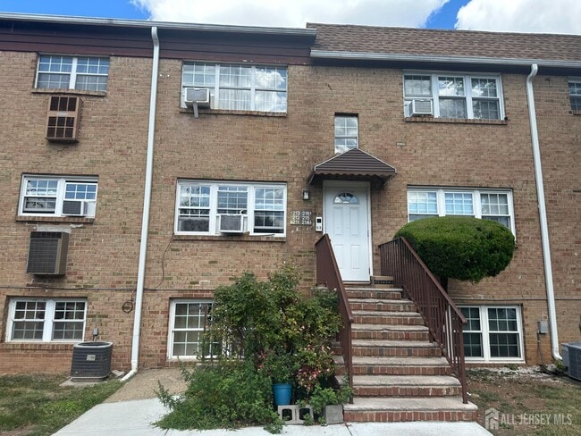 Building Photo - 211 College Dr