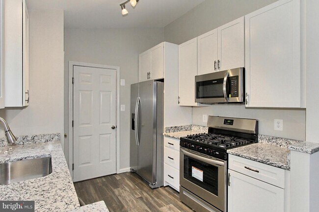 Foto del edificio - 20585 Triple Crown Ct