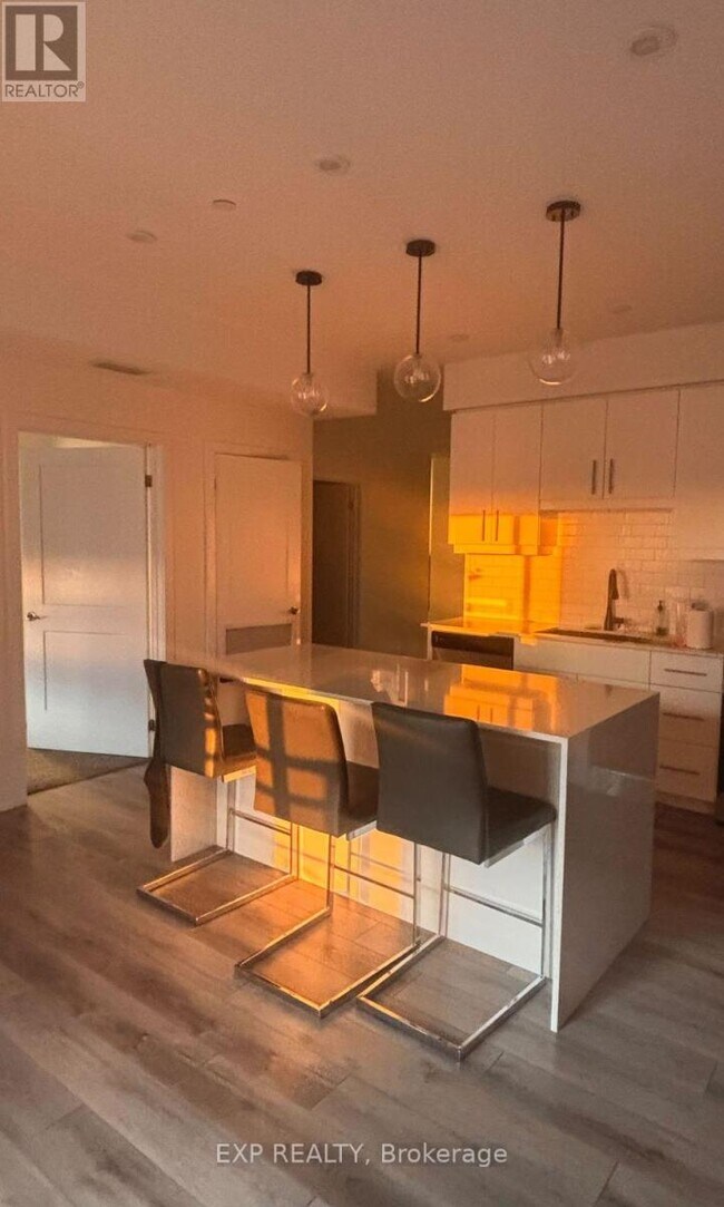 Building Photo - 255 Northfield Dr E