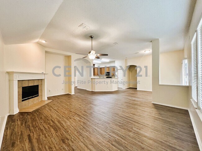 Building Photo - Lovely 4/2/2 in Grand Prairie For Rent!