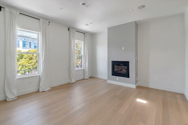 Building Photo - 521 Grove St