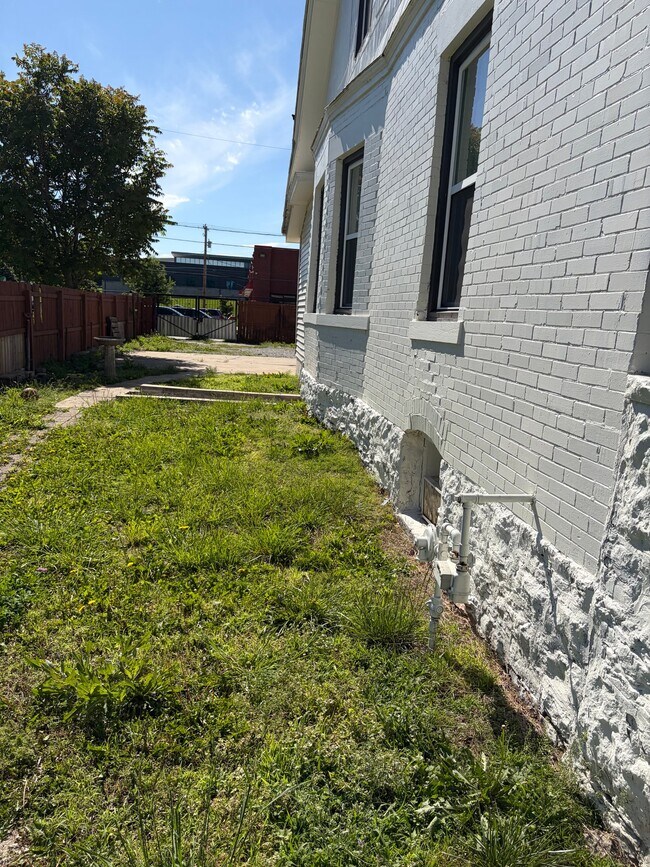 Foto del edificio - 2624 Montgall Ave