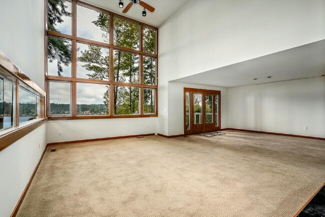 Building Photo - Outstanding Lake Sammamish Views. Private ...