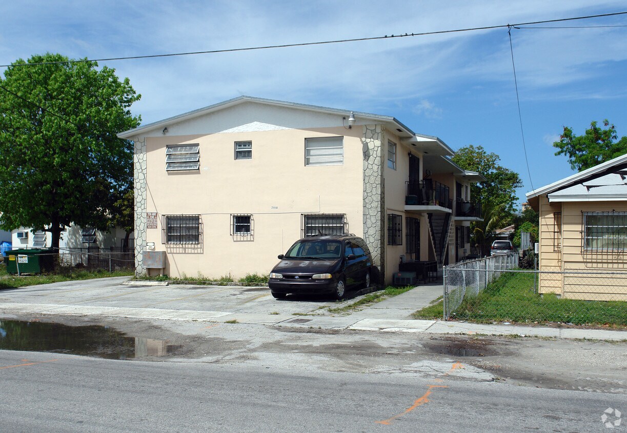 Building Photo - 2910 NW 14th Ave