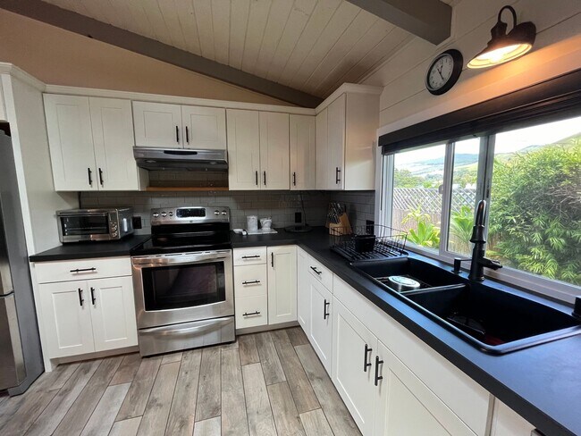 Foto del edificio - Furnished 3-Bedroom Home in Waimea – Peaceful & Move-In Ready