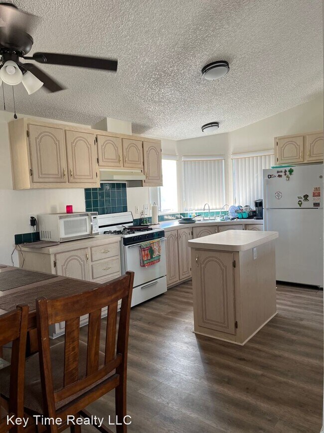 Foto del edificio - 2 br, 2 bath House - 4462 S Susan Circle