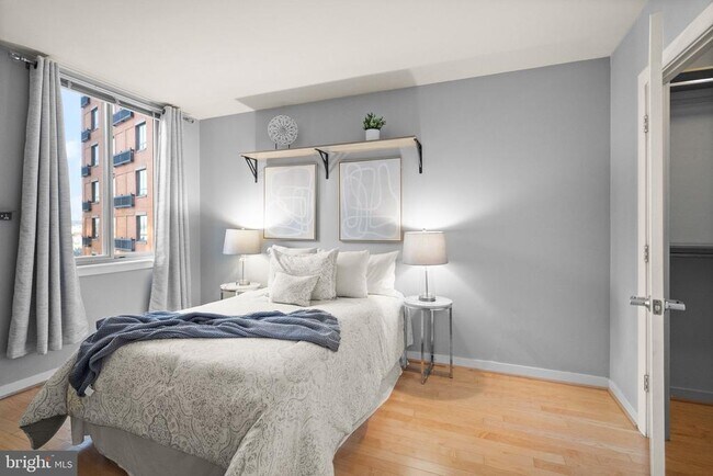 Foto del edificio - 1000 New Jersey Ave SE