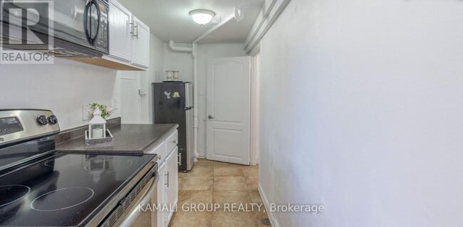 Building Photo - 389 Keewatin St S