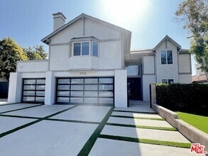 Building Photo - 10758 Cozycroft Ave