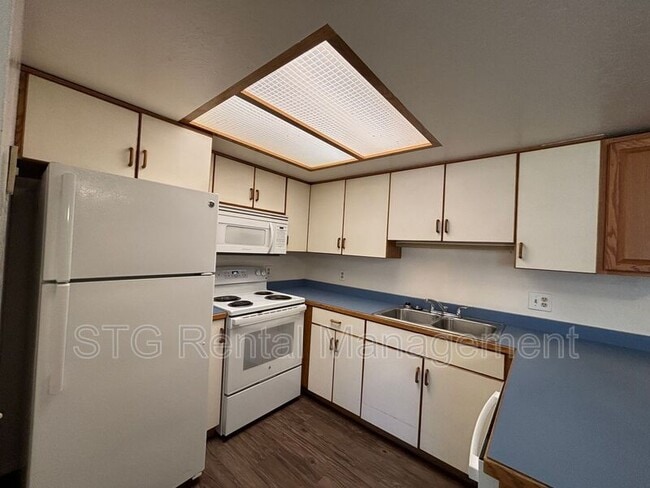 Building Photo - 777 S 400 E
