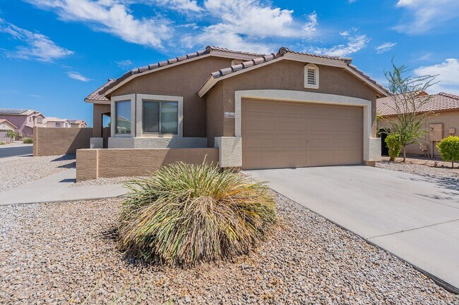 Building Photo - Miller Manor spacious 3 bedroom w/ a den!