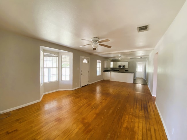 Foto del edificio - 143 Jasmine Ln