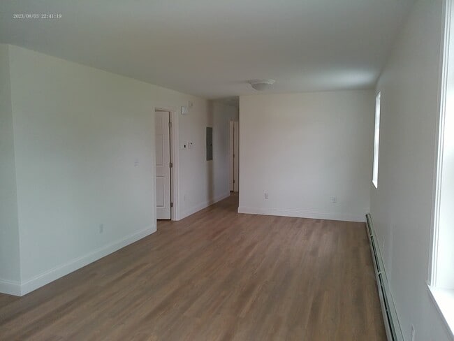 Building Photo - 35 Hoppin Ave