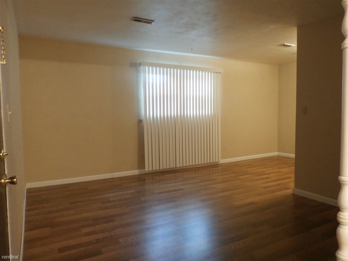 Primary Photo - 2 br, 1 bath Apartment - 12 W Mill St Apt 1
