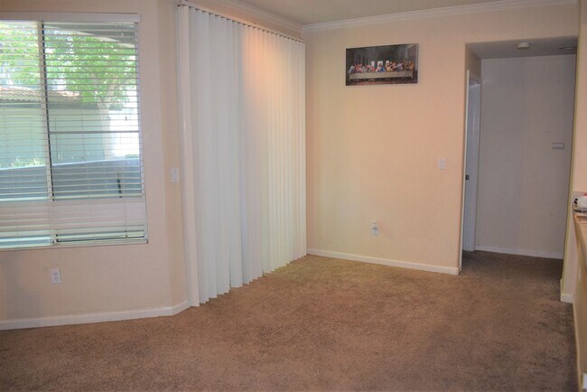 Foto del edificio - Resident Benefit Package Property