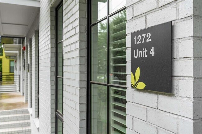 Foto del edificio - 1272 Longreen Ter NW