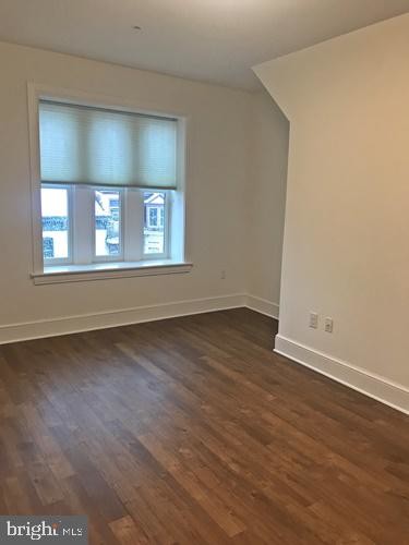Foto del edificio - 335 W Market St