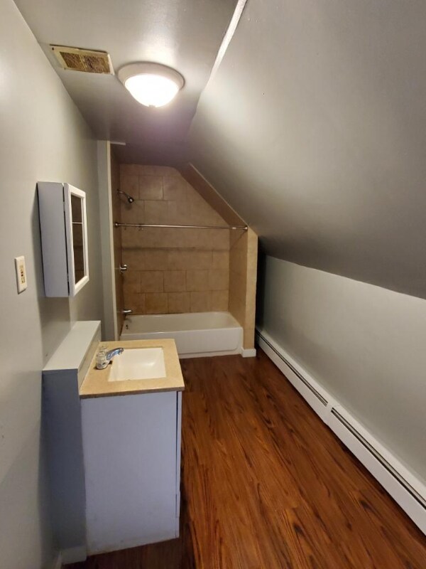 Building Photo - 612 Broad St