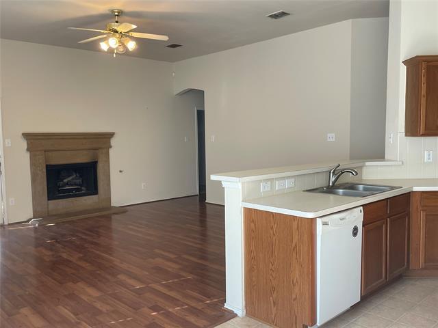 Foto del edificio - 8271 Horse Whisper Ln