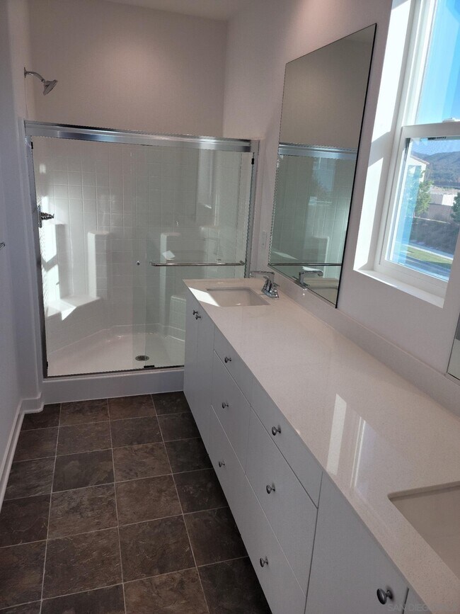 Building Photo - 651 Willows Way