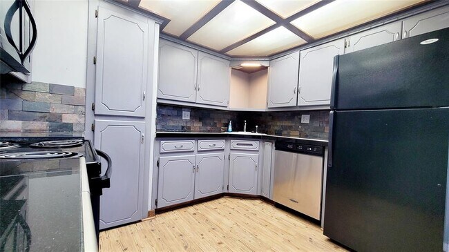 Foto del edificio - 300 E Kittyhawk Dr